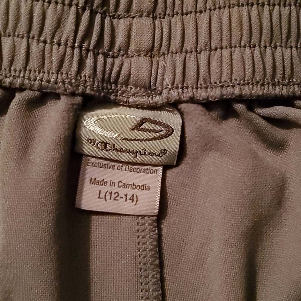 Shorts - Picture 3 of 3